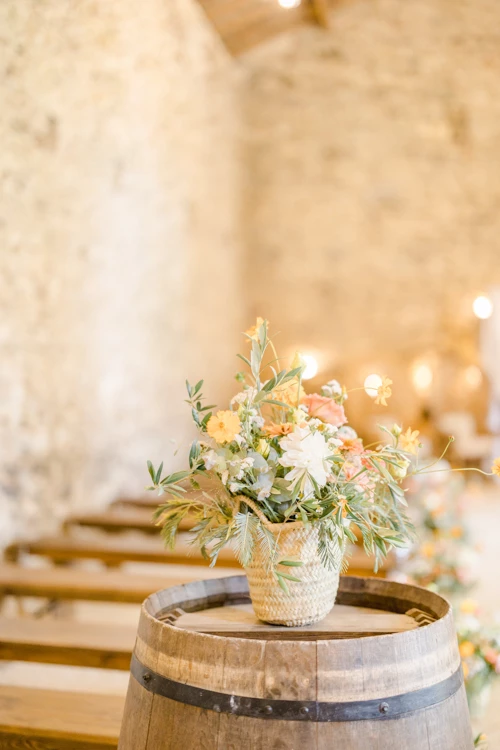 composition florale rose plante d'intérieur beige marron